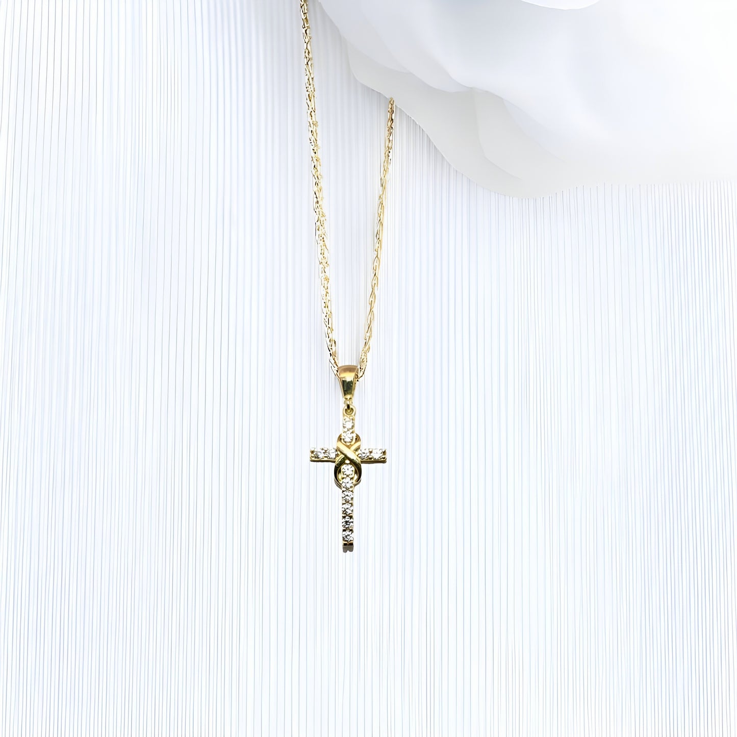 9ct yellow gold cross pendant