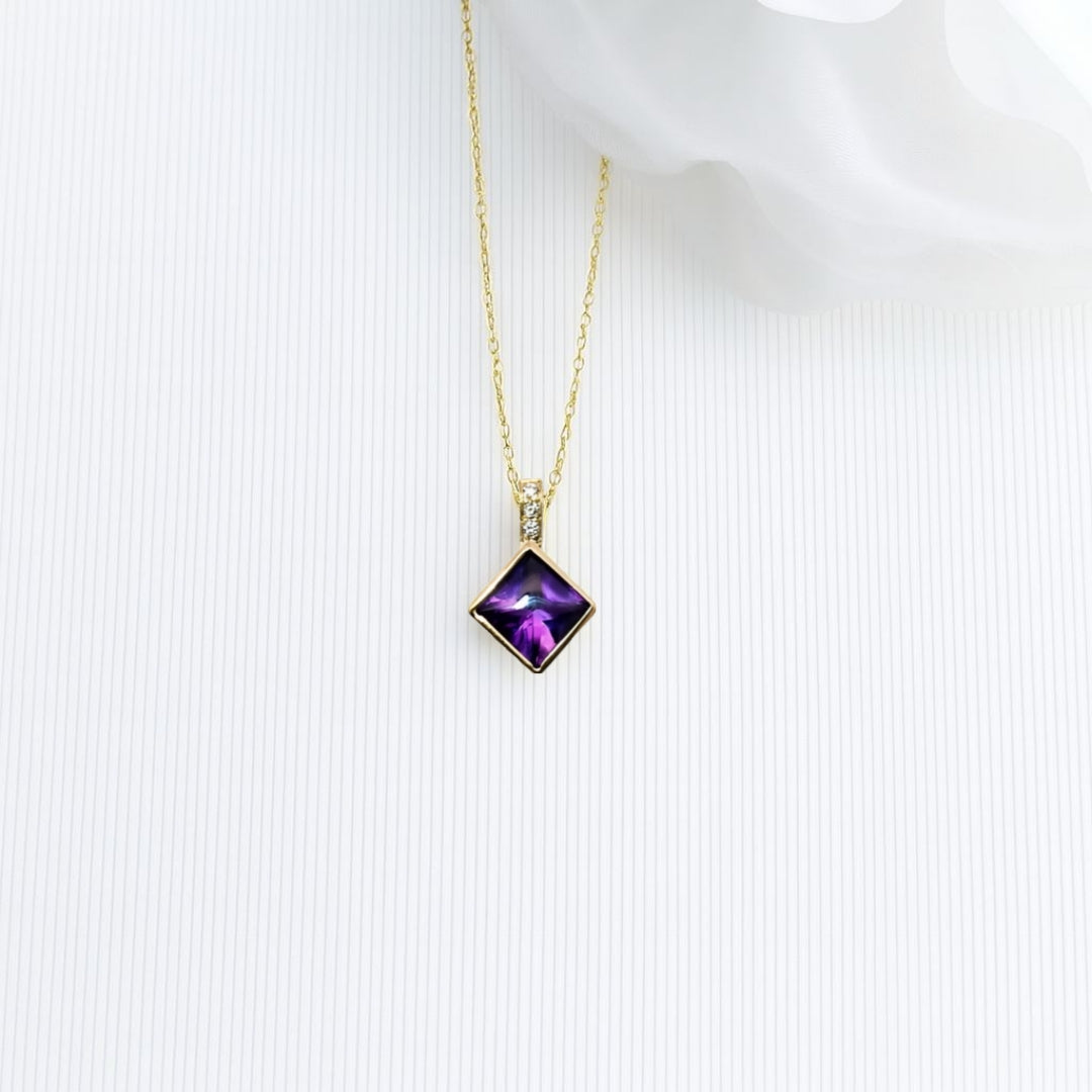 9ct yellow gold amethyst/diamond pendant