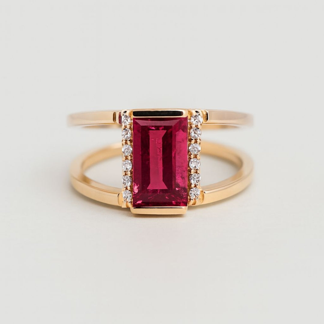 9ct yellow gold rhodalite ring