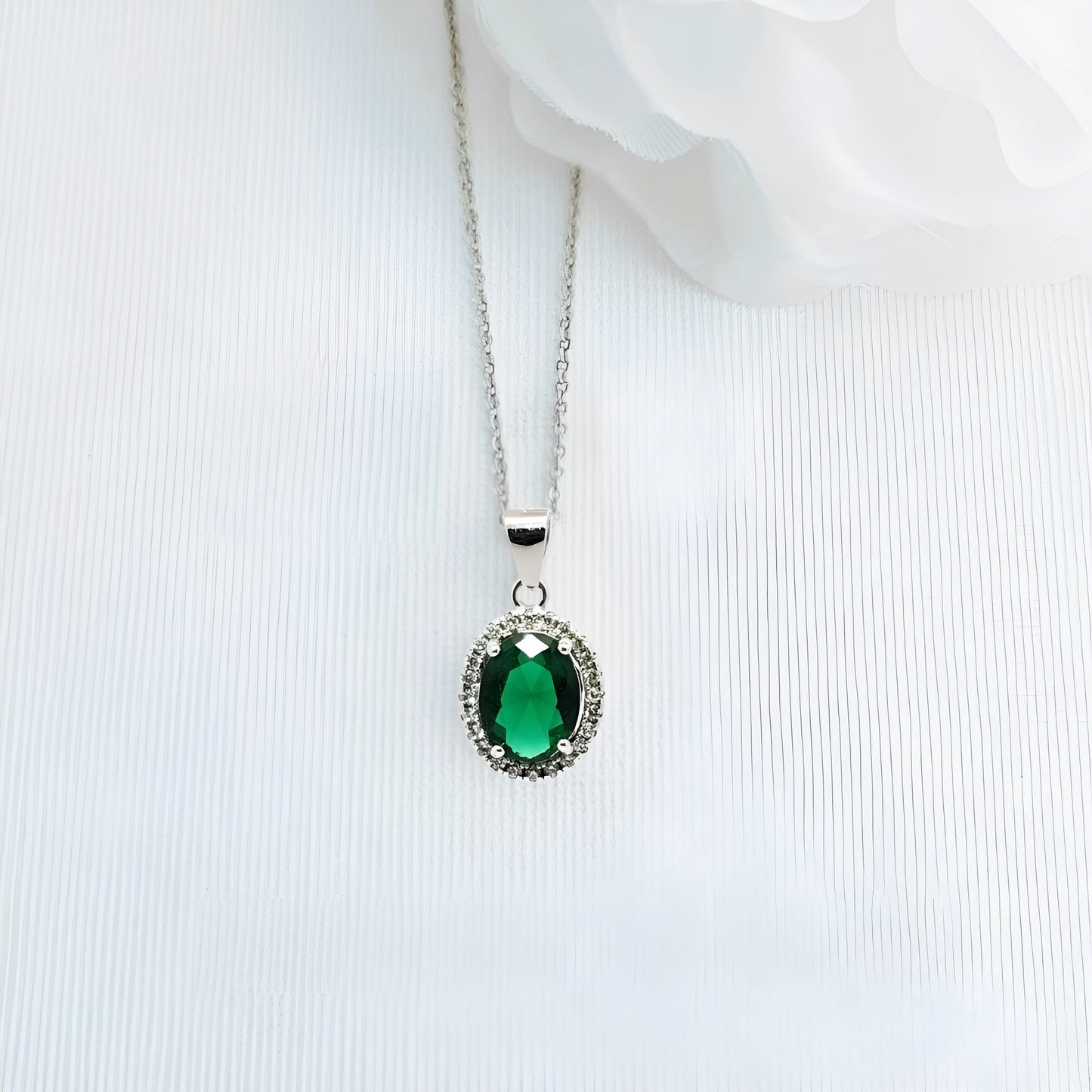 SILVER OVAL GREEN/WHITE CUBIC ZIRCONIA NECKLACE
