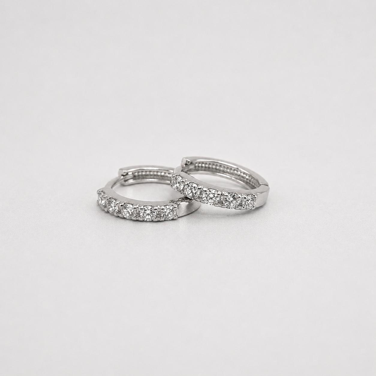 9CT WG 10MM LGD HUGGIES 10LD = 0.30CT
