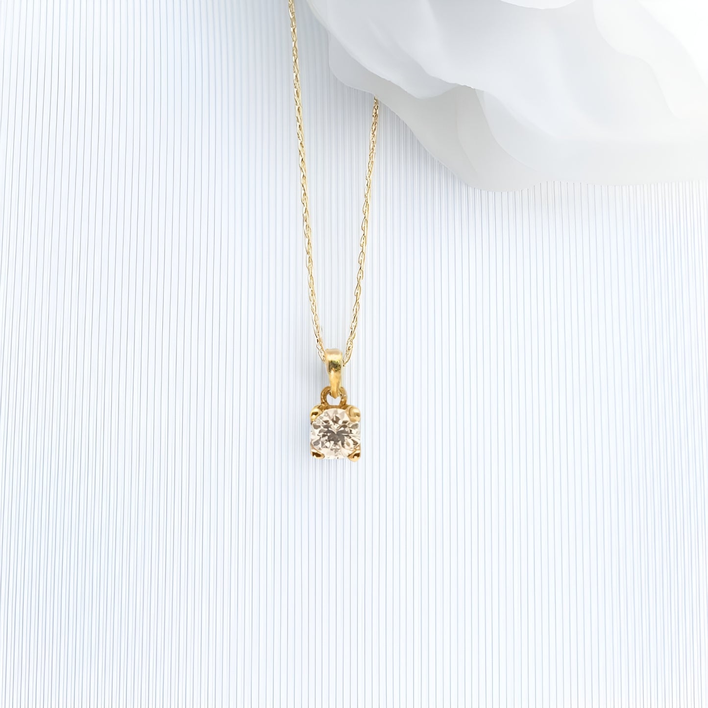 9ct yellow gold solitaire lab diamond pendant
